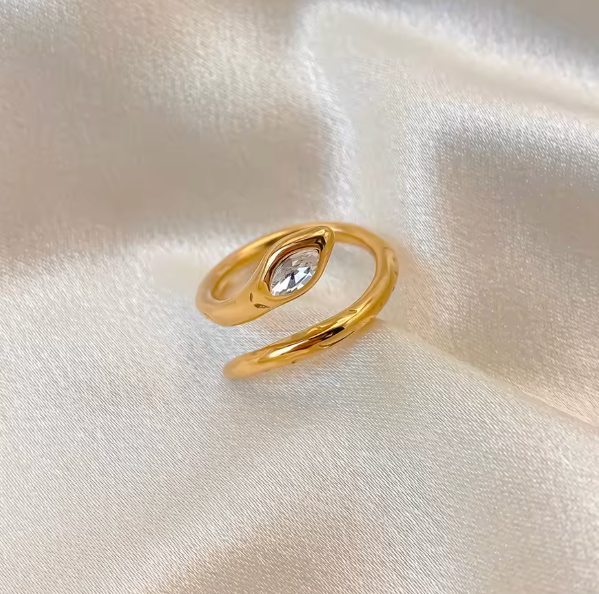 High-Quality Snake Ring with White Rhinestones
