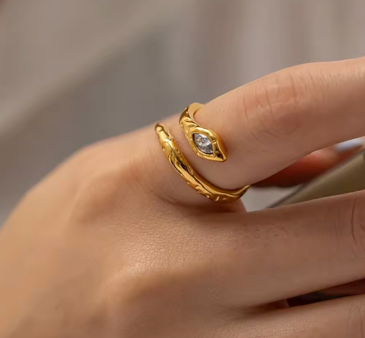 High-Quality Snake Ring with White Rhinestones